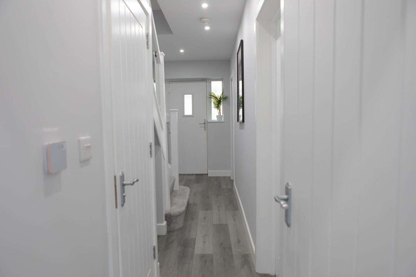 Large Stylish House Close To Centre