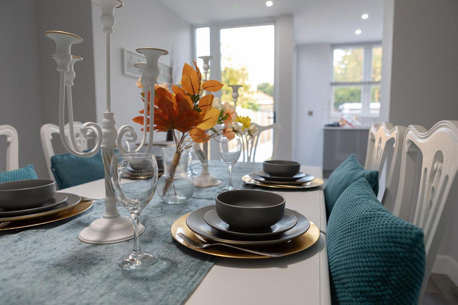 Large Stylish House Close To Centre *