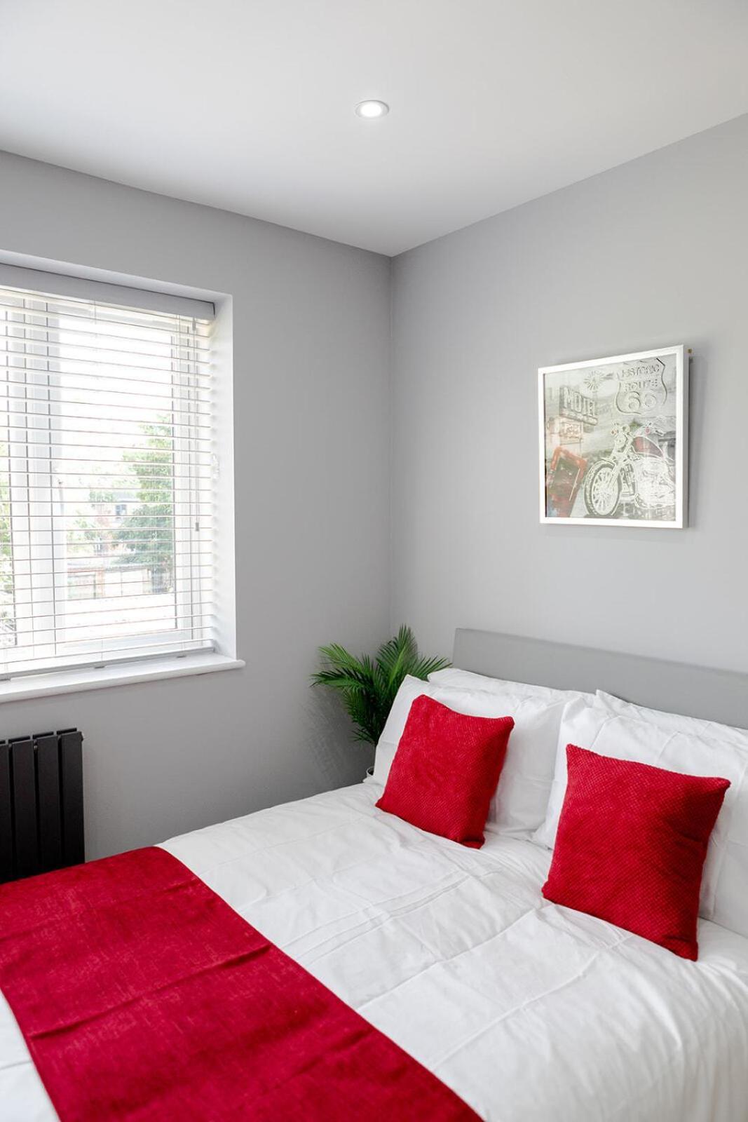 Large Stylish House Close To Centre *