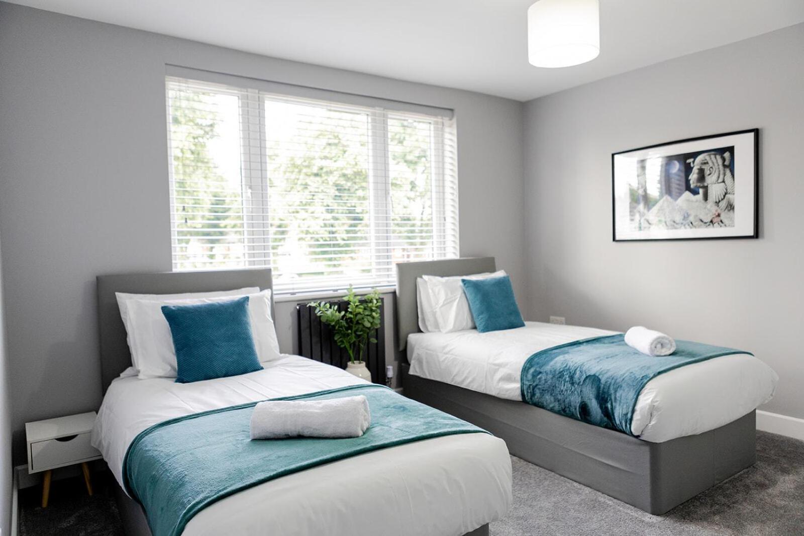 Large Stylish House Close To Centre *