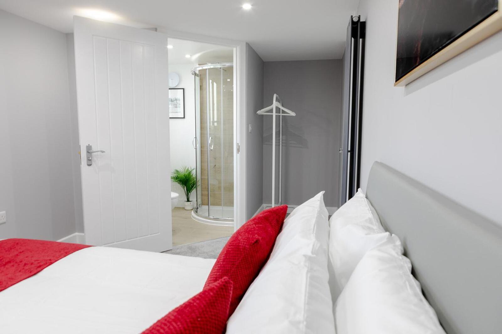 Large Stylish House Close To Centre Holiday home Birmingham