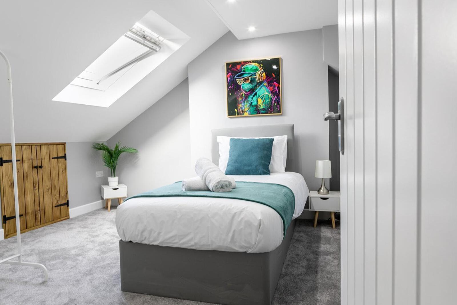Large Stylish House Close To Centre Holiday home Birmingham