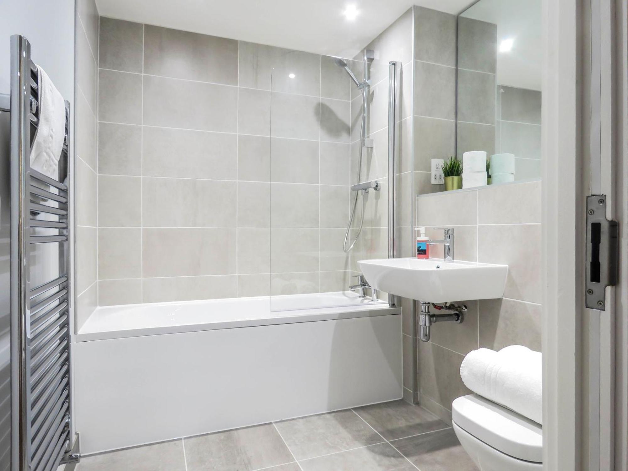Tudors Esuites Jq Two Bedrooms * Birmingham