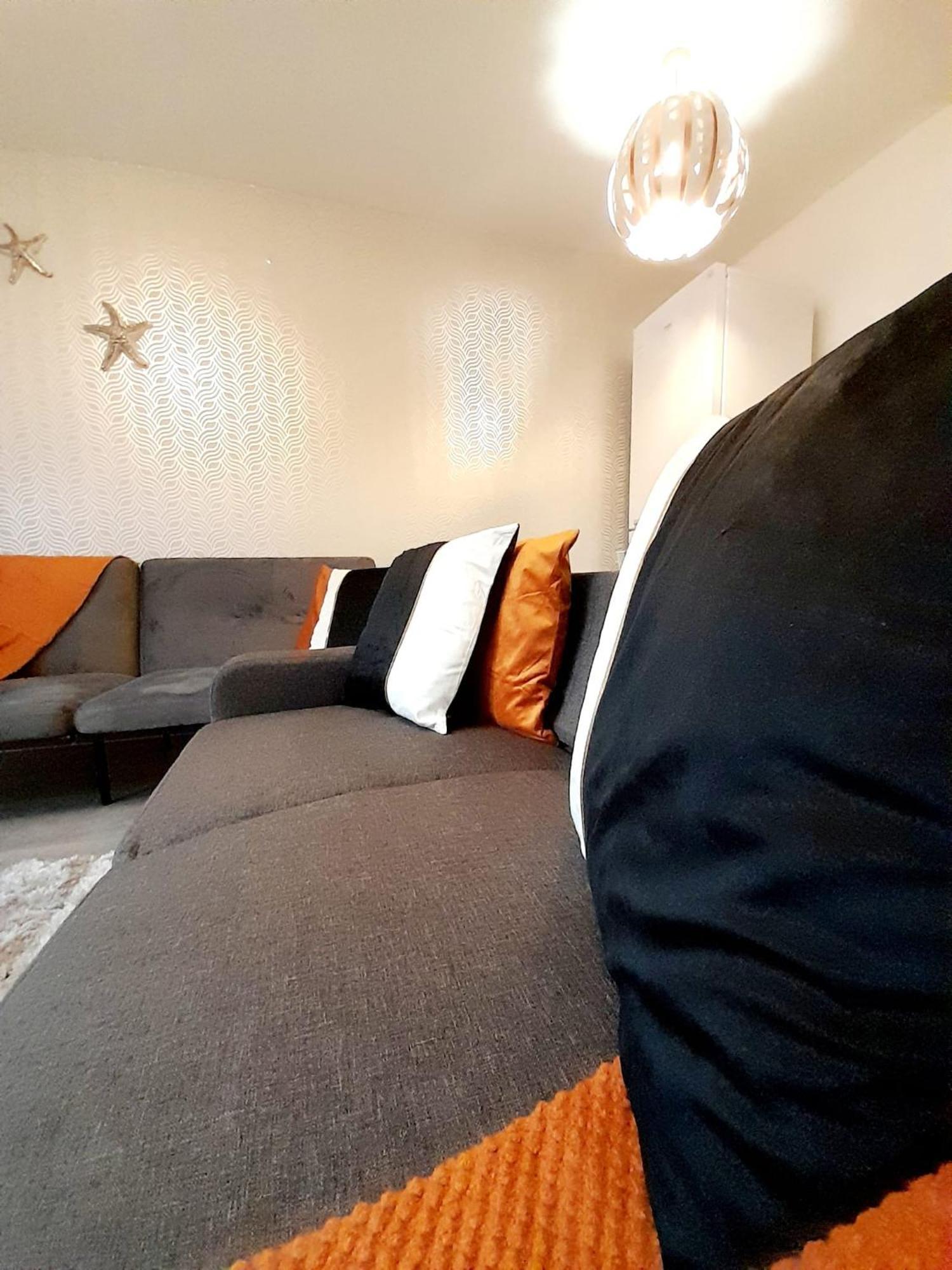 Holiday home 3br House With 3 Bathrooms - Families - Professionals - Relocators - Nec - Bhx - Hs2 - Jlr - Travel Cot Available - Pets Welcome - Free Parking *