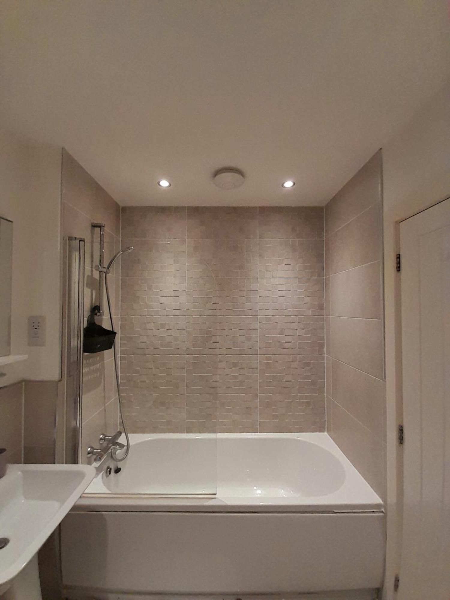 3br House With 3 Bathrooms - Families - Professionals - Relocators - Nec - Bhx - Hs2 - Jlr - Travel Cot Available - Pets Welcome - Free Parking Holiday home *