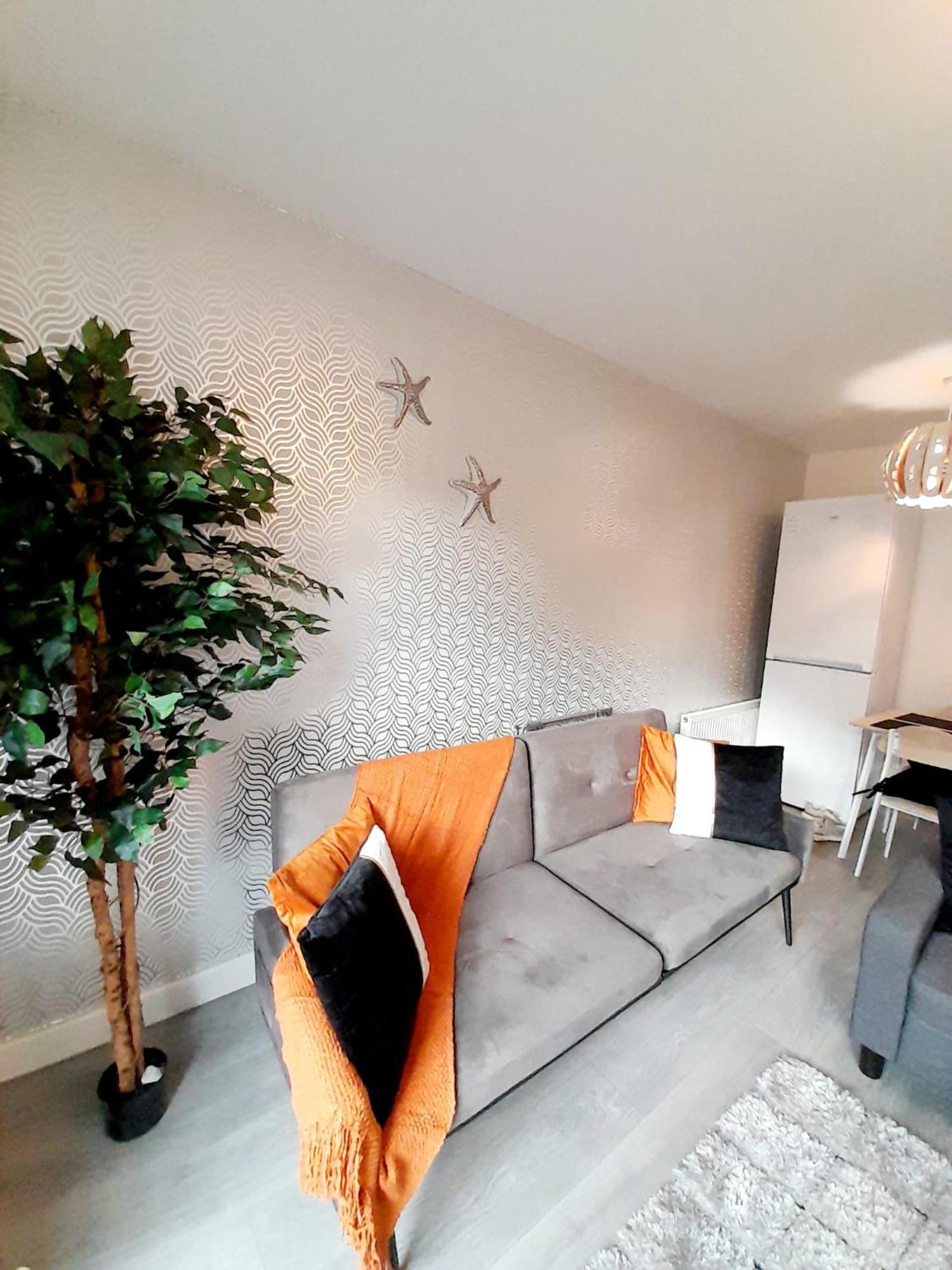 Holiday home 3br House With 3 Bathrooms - Families - Professionals - Relocators - Nec - Bhx - Hs2 - Jlr - Travel Cot Available - Pets Welcome - Free Parking Birmingham
