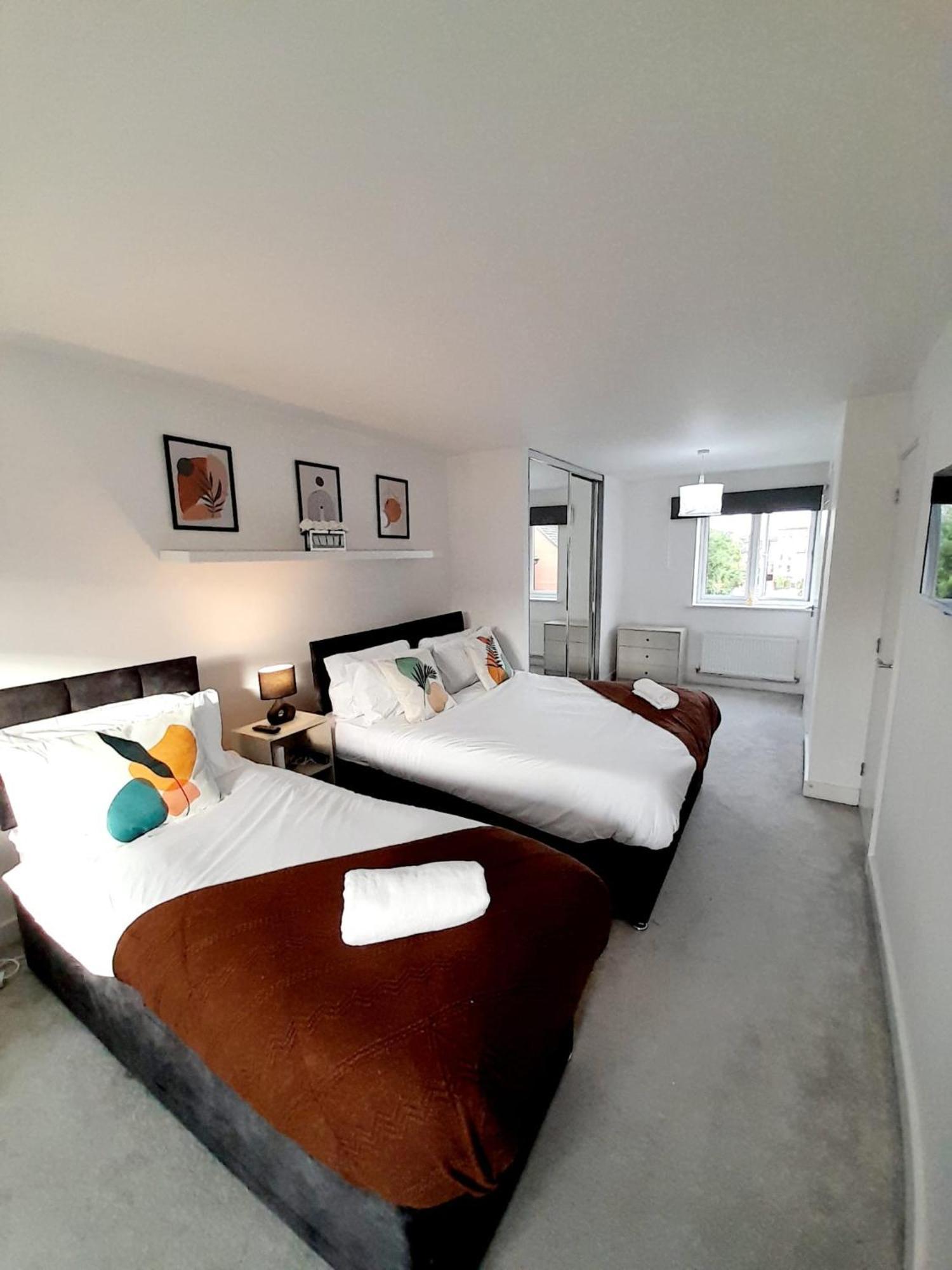 3br House With 3 Bathrooms - Families - Professionals - Relocators - Nec - Bhx - Hs2 - Jlr - Travel Cot Available - Pets Welcome - Free Parking Holiday home