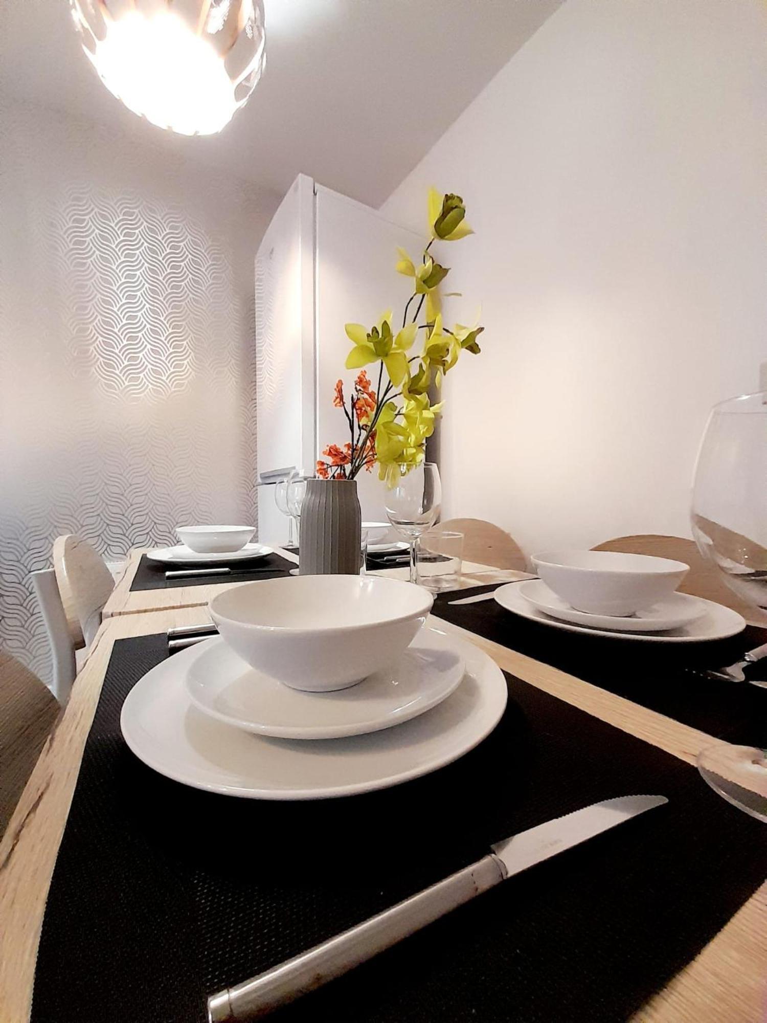 3br House With 3 Bathrooms - Families - Professionals - Relocators - Nec - Bhx - Hs2 - Jlr - Travel Cot Available - Pets Welcome - Free Parking Holiday home