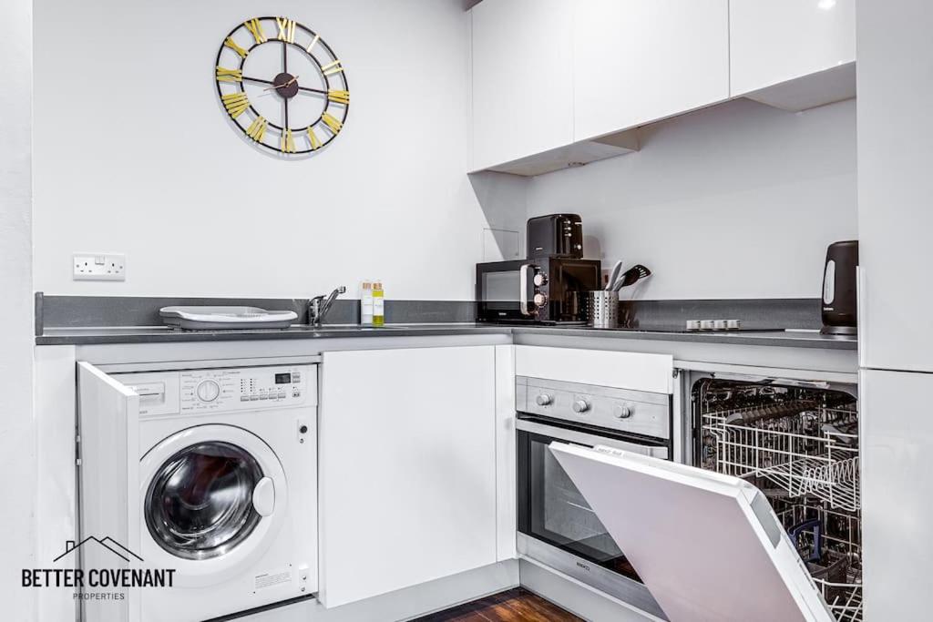 Apartment Stylish City Centre - Perfect For Groups & Long