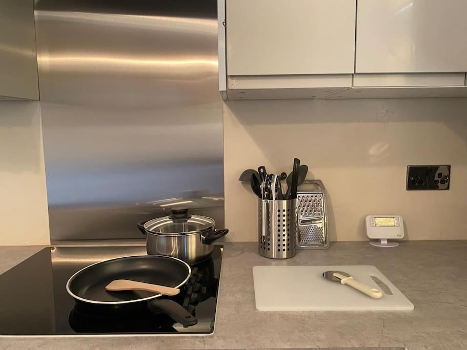 Luxe Entire 3 Bedroom Home, Perfect For Business, Contractor, Family Stays, Free Wifi & Netflix Birmingham