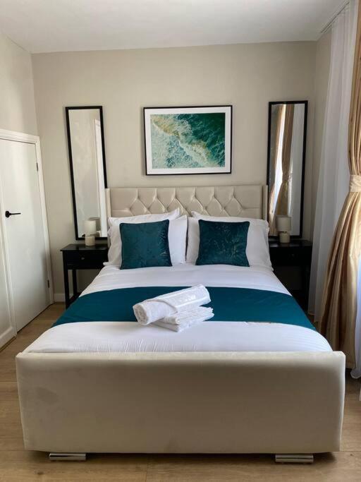 Holiday home Luxe Entire 3 Bedroom Home, Perfect For Business, Contractor, Family Stays, Free Wifi & Netflix
