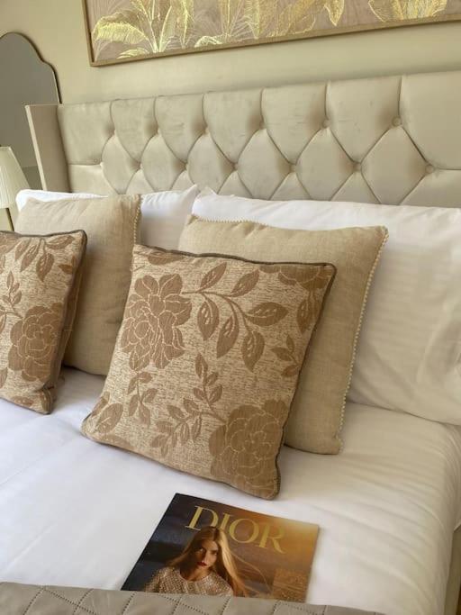 Luxe Entire 3 Bedroom Home, Perfect For Business, Contractor, Family Stays, Free Wifi & Netflix * Birmingham