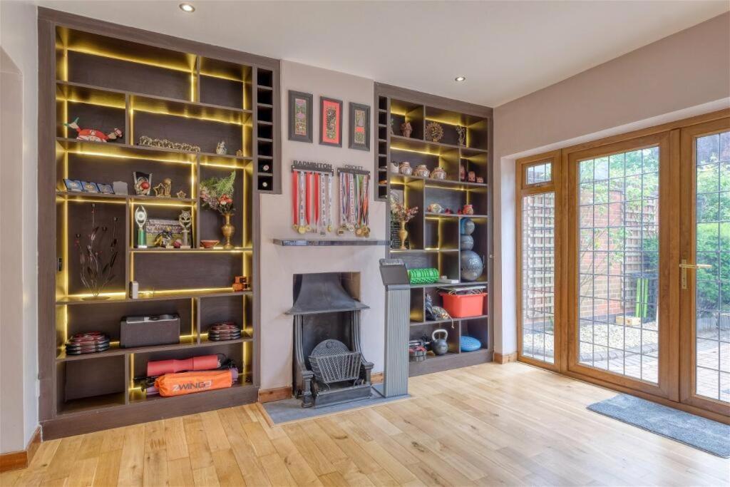 Premium 4br Family W/ Garden Annex And Gym