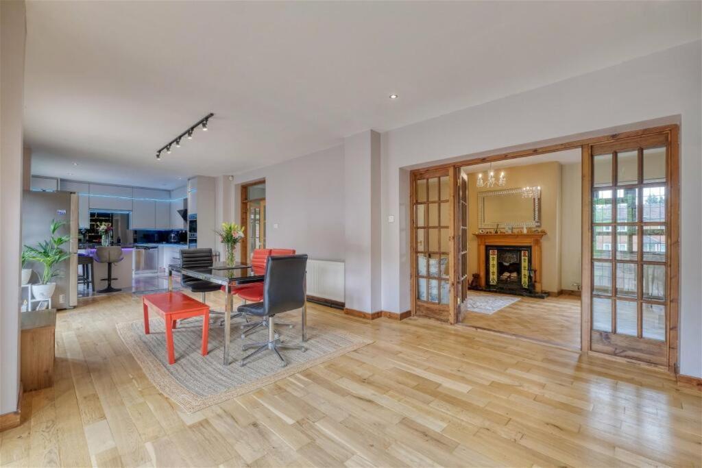 Holiday home Premium 4br Family W/ Garden Annex And Gym *