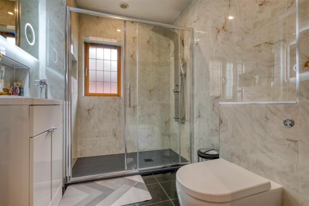 Holiday home Premium 4br Family W/ Garden Annex And Gym *