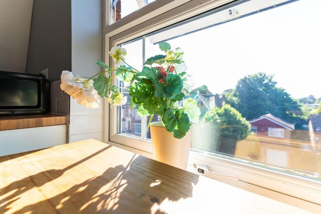 2 - Bed Haven With Free Parking