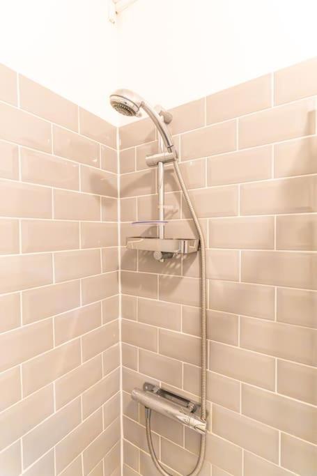 Apartment Glorious 2 - Bed Flat With Free Parking