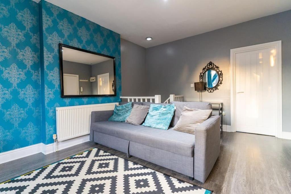 Apartment Glorious 2 - Bed Flat With Free Parking *