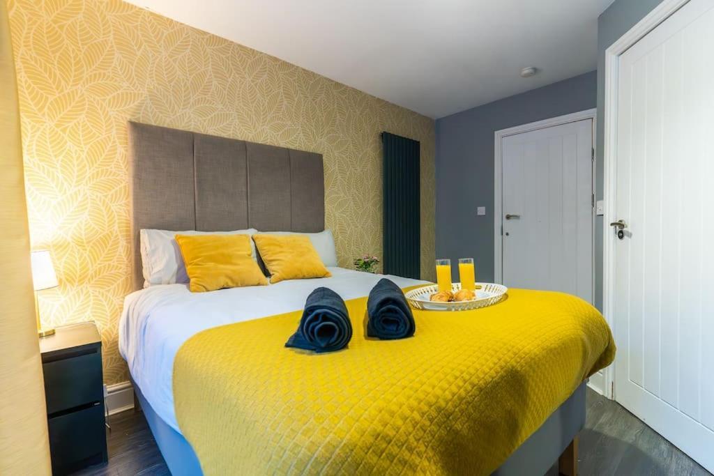 Glorious 2 - Bed Flat With Free Parking *