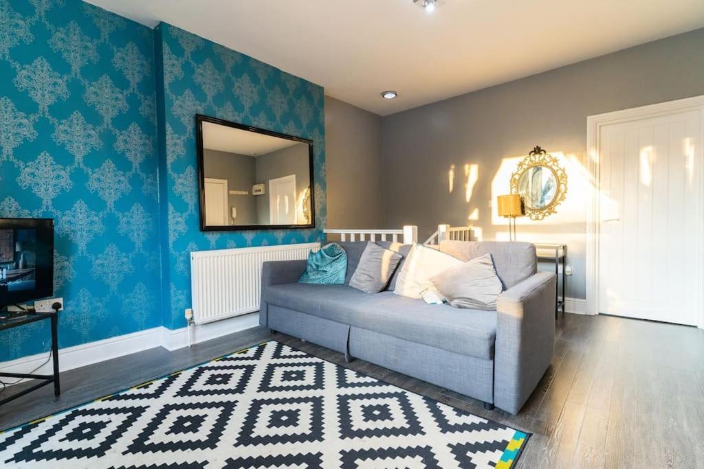 Glorious 2 - Bed Flat With Free Parking * Birmingham