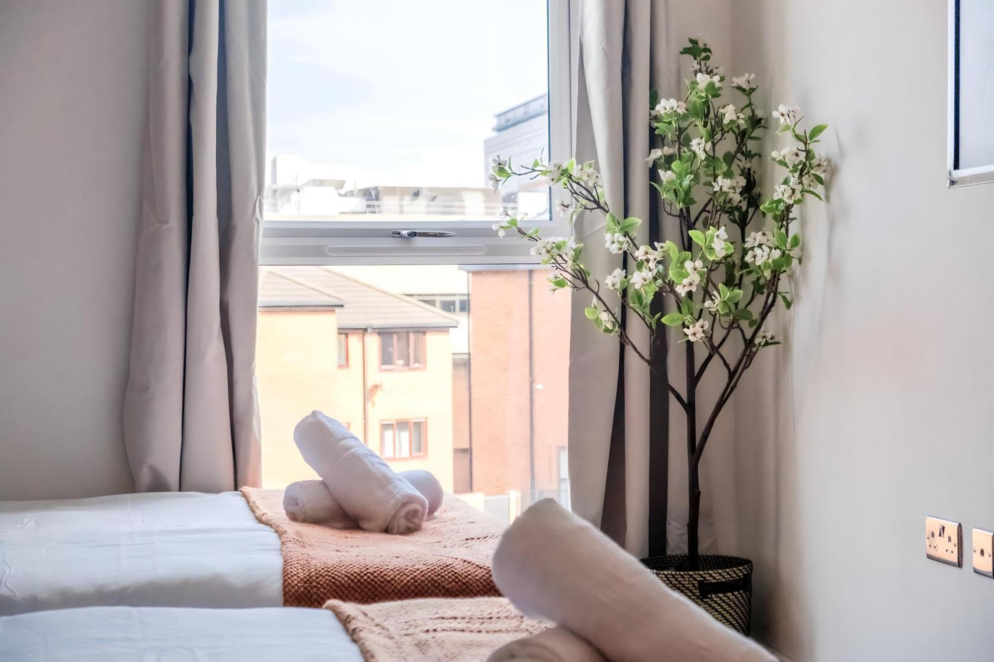 Pan-asian Suite- Freepark+ Supra Games +netflix + Coffee Machine- Maihom Apartment Birmingham