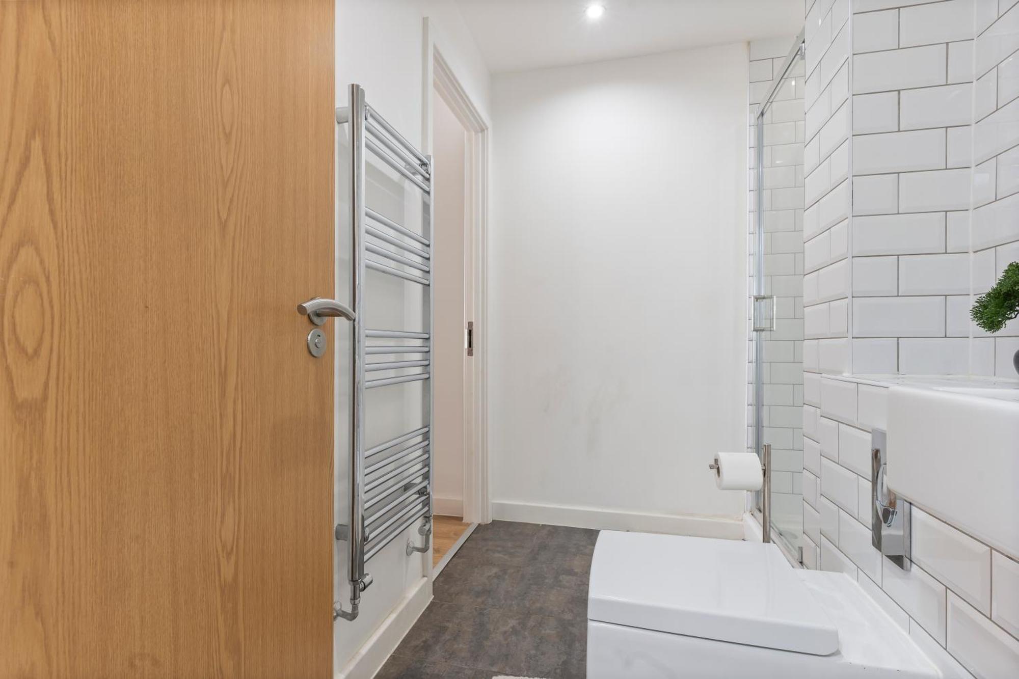 Truffle -city Centre Sleeps Upto 6 - Near Utilita Arena, Icc - Pool Table & Free Wifi Apartment