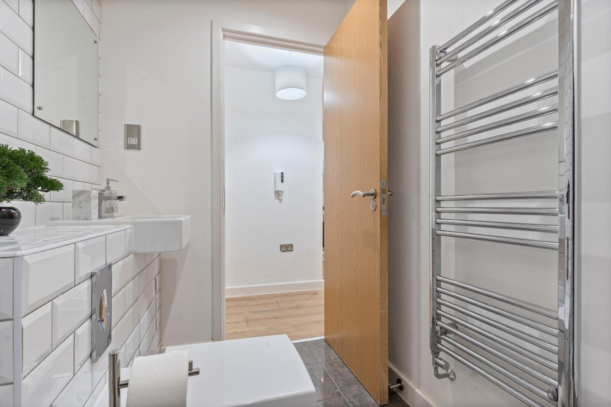 Apartment Truffle -city Centre Sleeps Upto 6 - Near Utilita Arena, Icc - Pool Table & Free Wifi