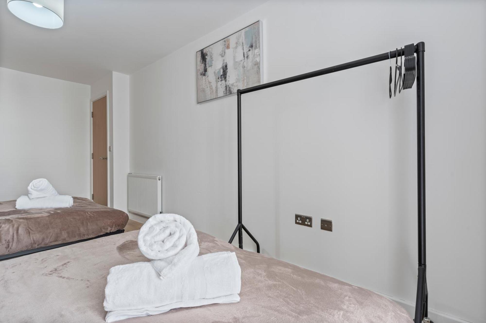 Truffle -city Centre Sleeps Upto 6 - Near Utilita Arena, Icc - Pool Table & Free Wifi Apartment *
