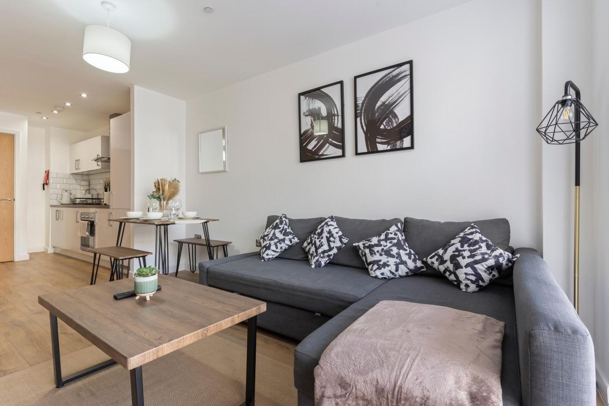 Truffle -city Centre Sleeps Upto 6 - Near Utilita Arena, Icc - Pool Table & Free Wifi *