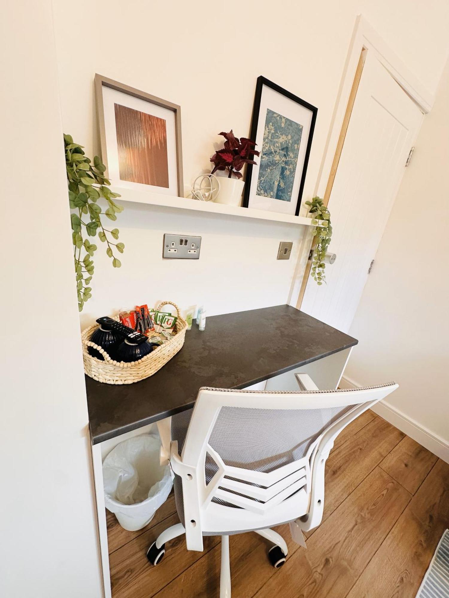 Guest house R4 Luxury Studio En-suite In Harborne Lane By Queen Elizabeth Hospital *