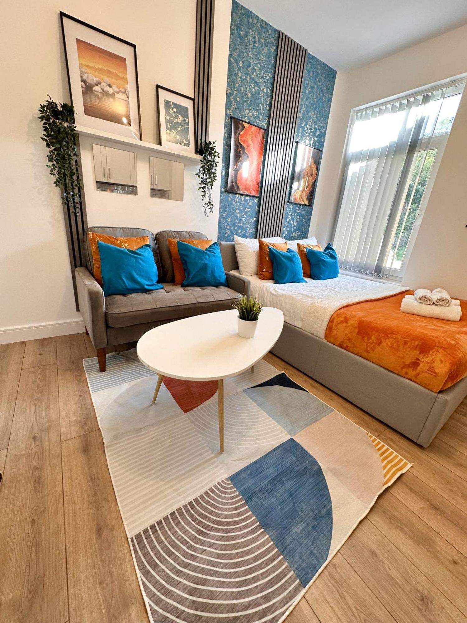 Guest house R4 Luxury Studio En-suite In Harborne Lane By Queen Elizabeth Hospital Birmingham
