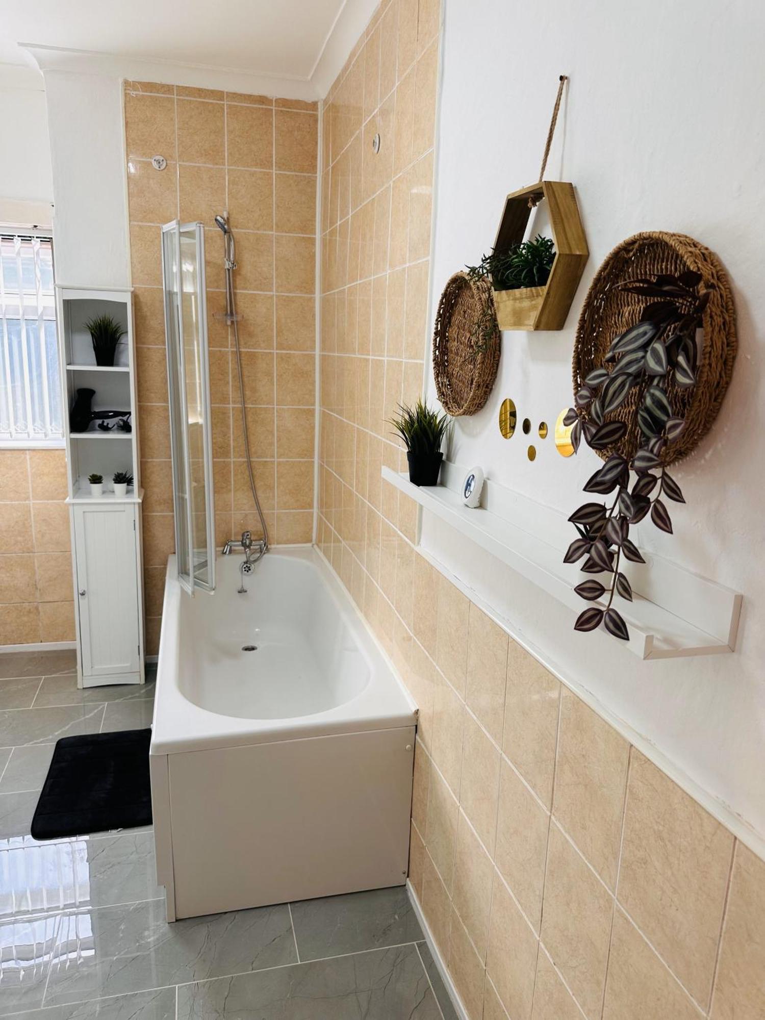 R4 Luxury Studio En-suite In Harborne Lane By Queen Elizabeth Hospital *