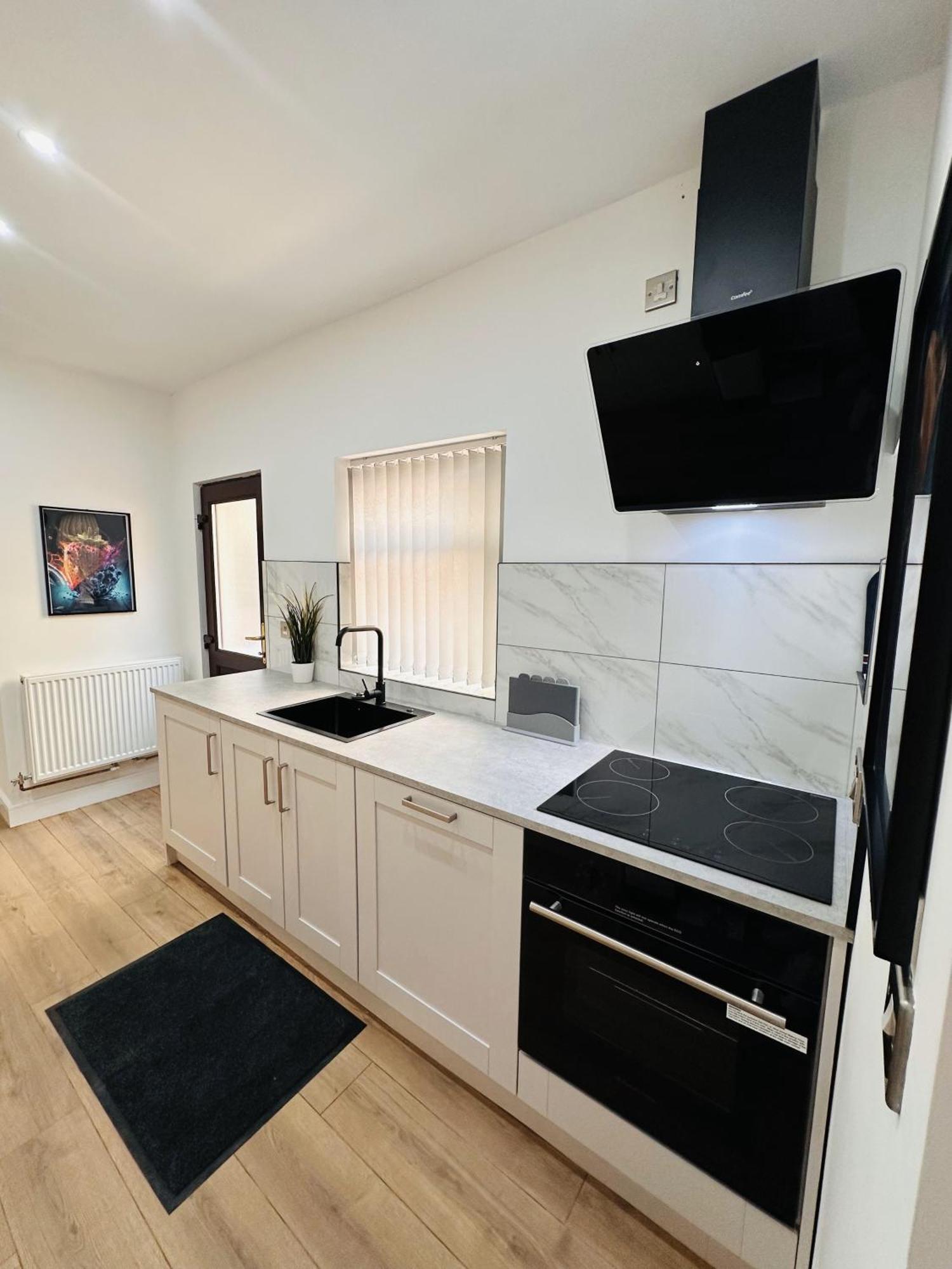R4 Luxury Studio En-suite In Harborne Lane By Queen Elizabeth Hospital Guest house