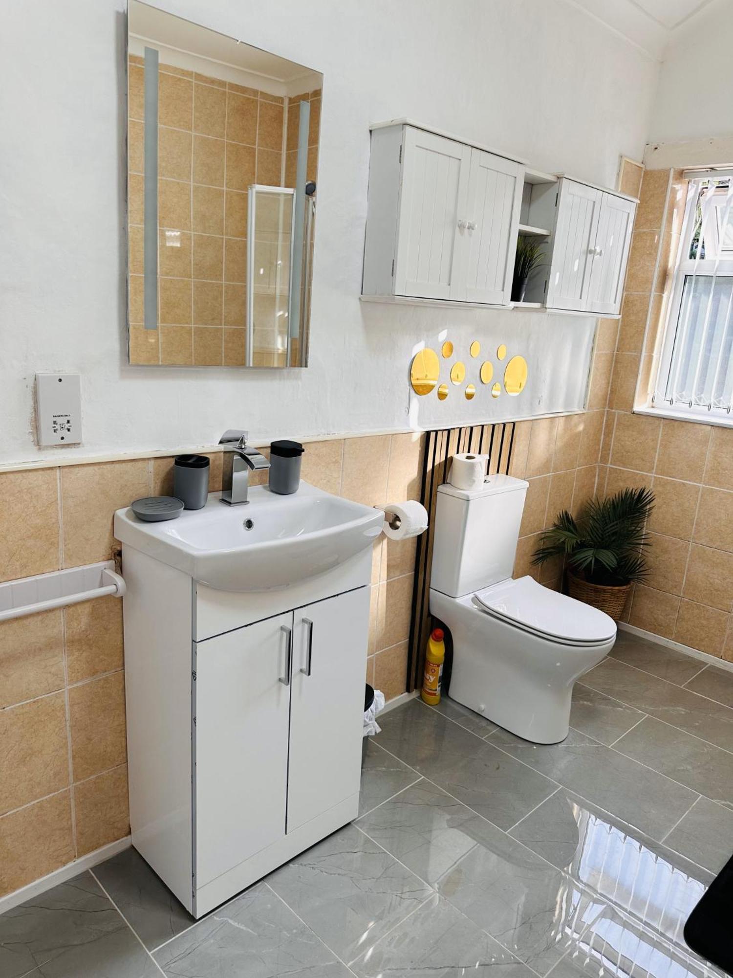 R4 Luxury Studio En-suite In Harborne Lane By Queen Elizabeth Hospital Guest house *
