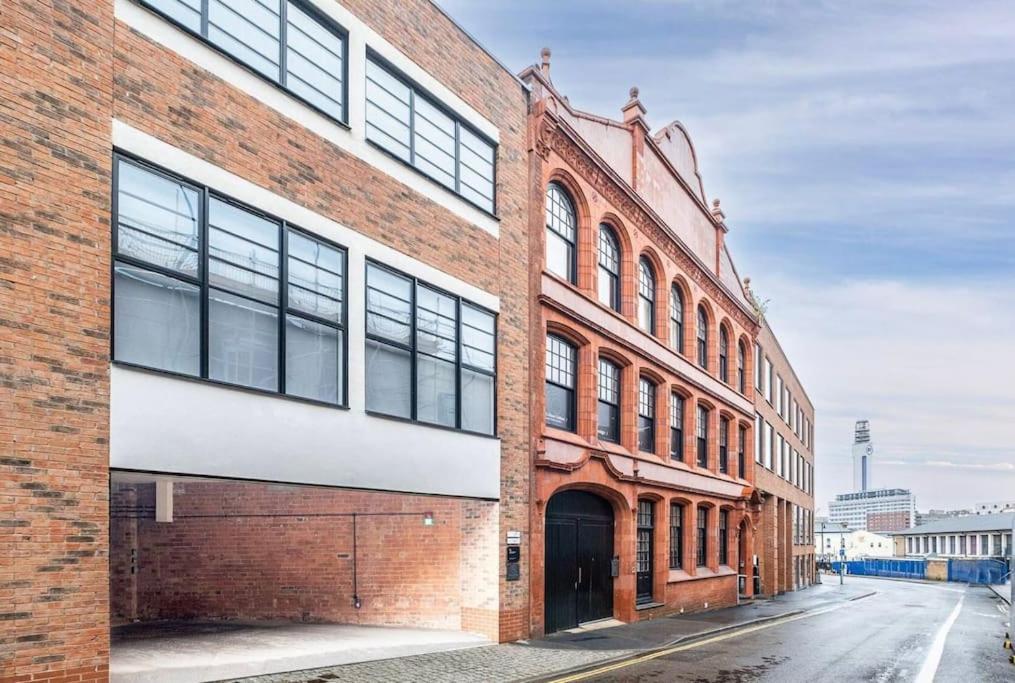 Giant Savings On Long B1 Living, Enquire Now
