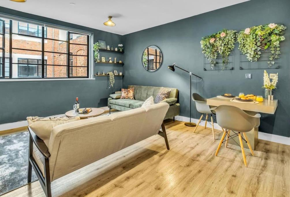 Giant Savings On Long B1 Living, Enquire Now Apartment Birmingham