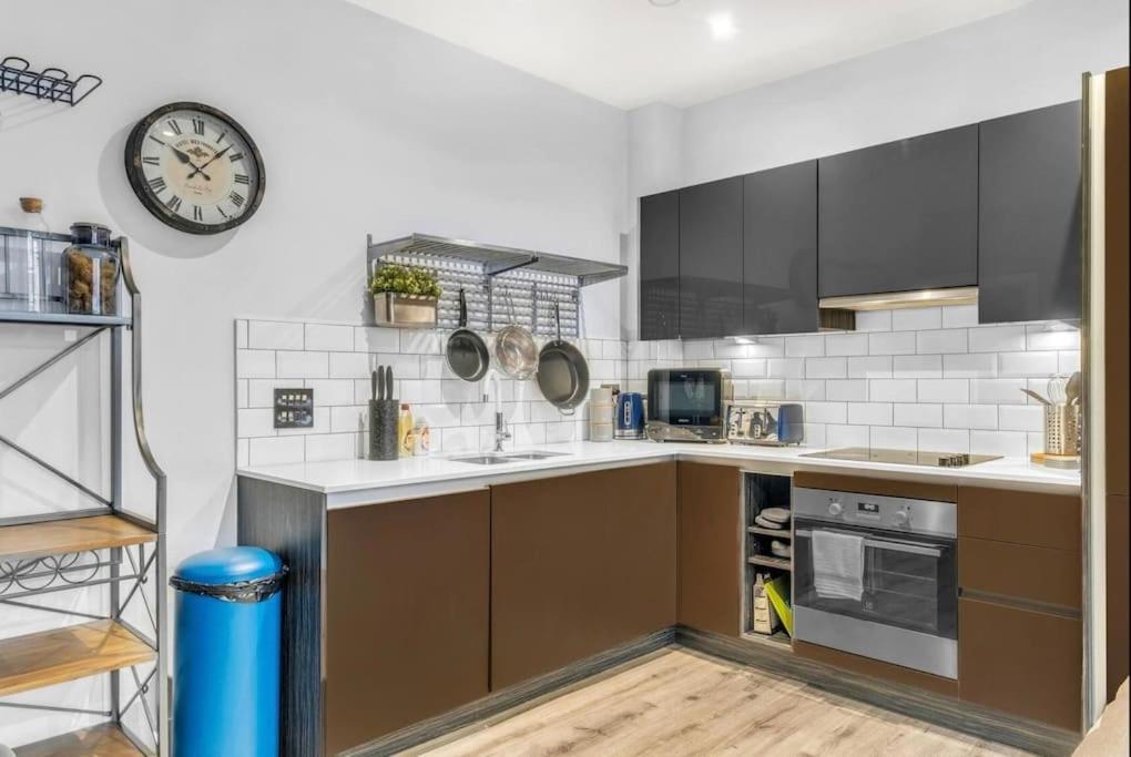 Giant Savings On Long B1 Living, Enquire Now