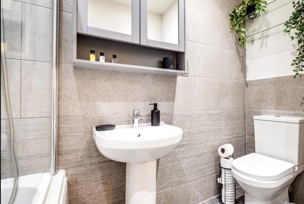 Giant Savings On Long B1 Living, Enquire Now Apartment