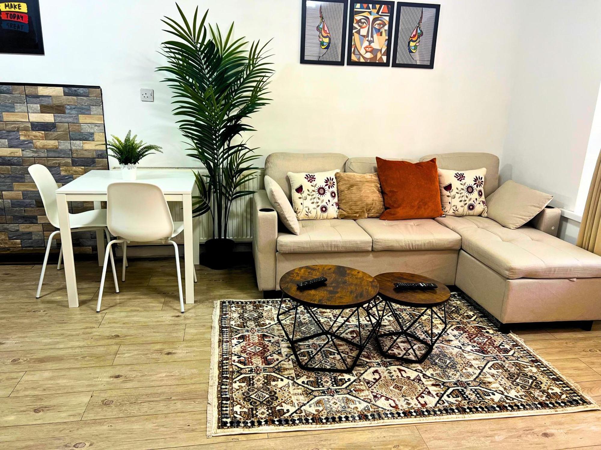 Nearby - Parking - Wifi - Garden - Sleeps 4 Birmingham