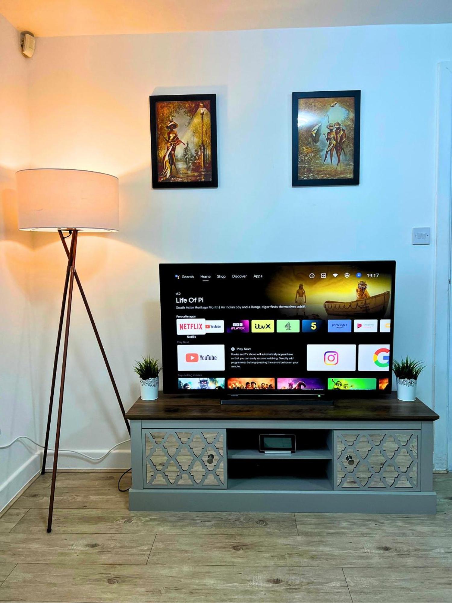Nearby - Parking - Wifi - Garden - Sleeps 4 * Birmingham