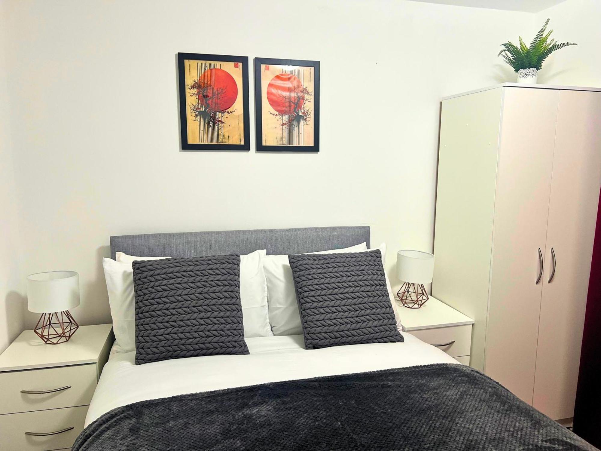 Nearby - Parking - Wifi - Garden - Sleeps 4 Birmingham