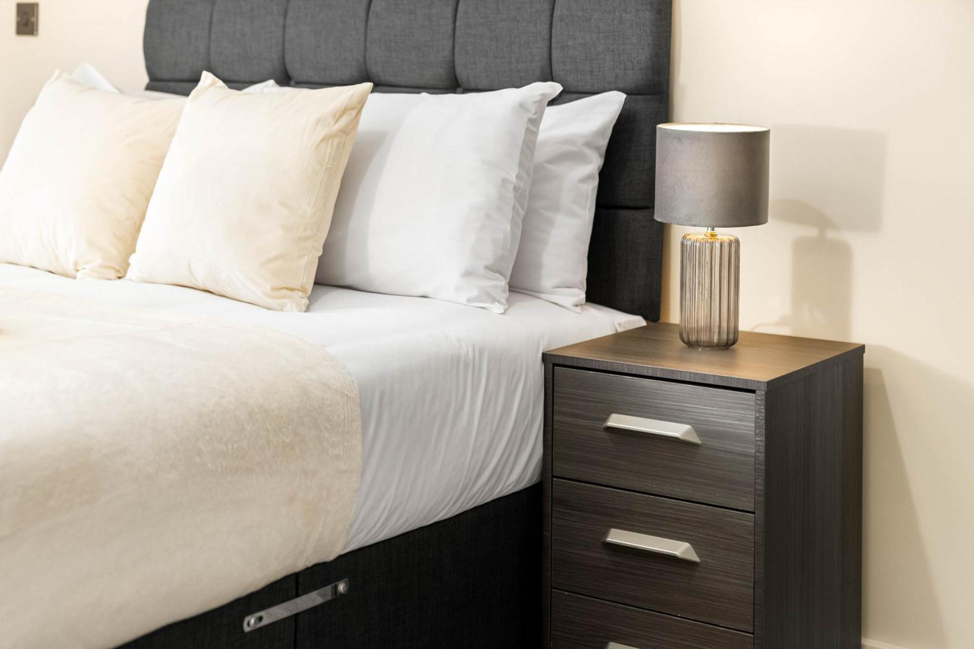 New Luxury - Two Bedroom - Centre - Jq 7ah *