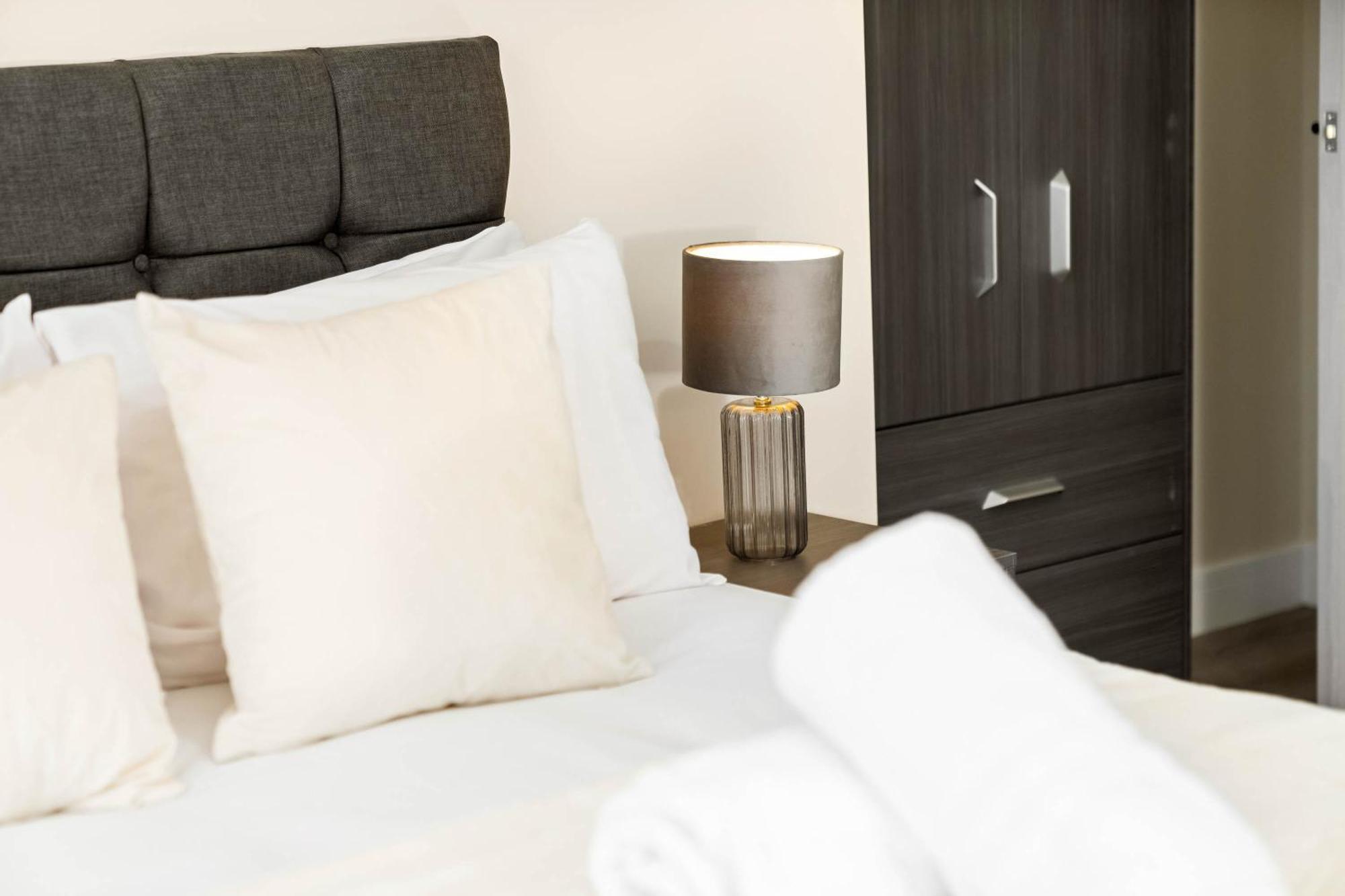 New Luxury - Two Bedroom - Centre - Jq 7ah Apartment *