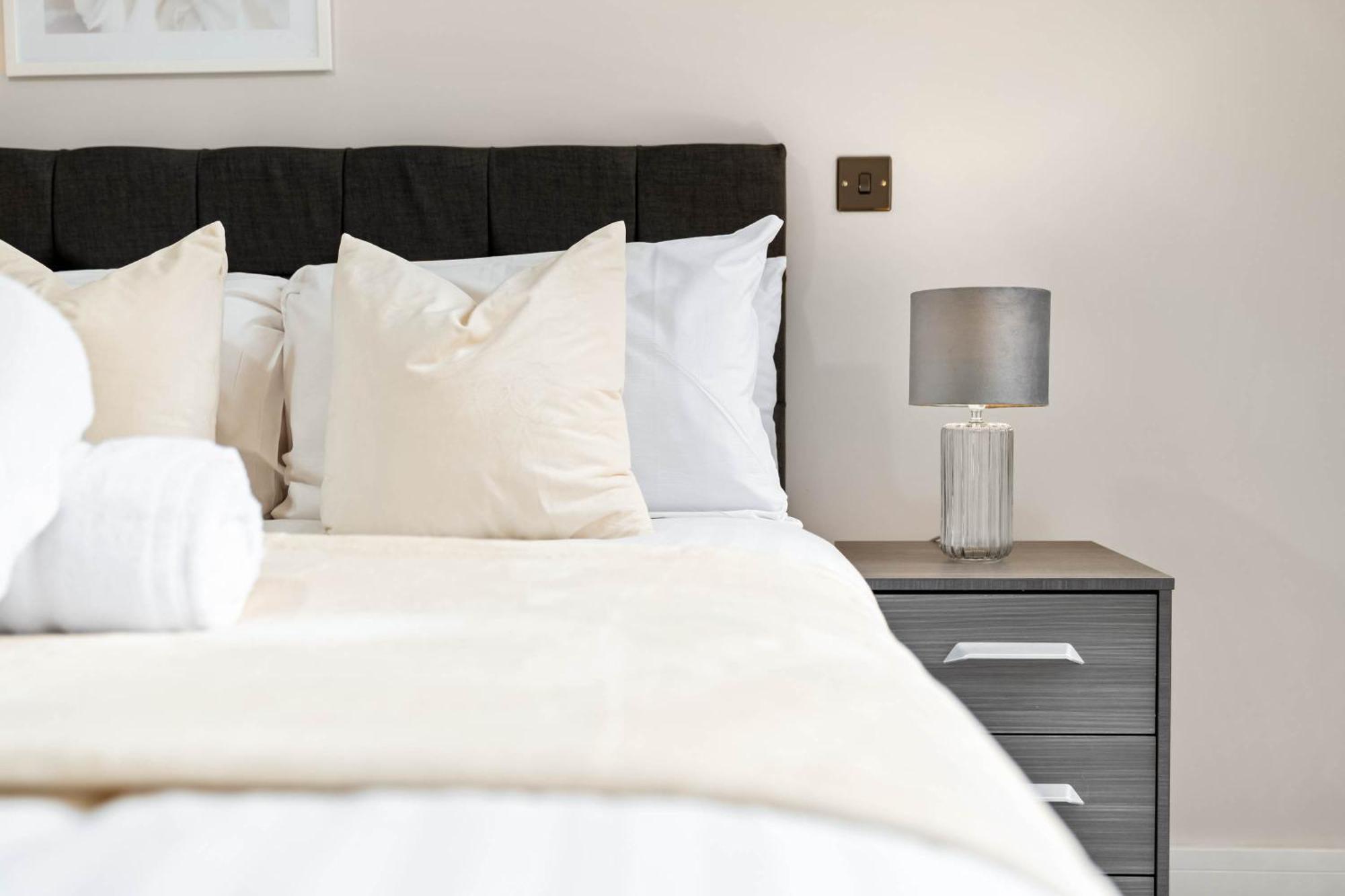Luxury Two Bedroom - Centre - New Executive Development - Rated - Jq 6ah Apartment *