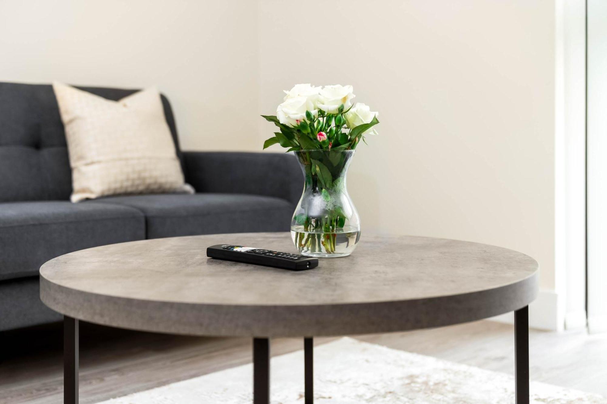 Apartment Luxury Two Bedroom - Centre - New Executive Development - Rated - Jq 6ah *