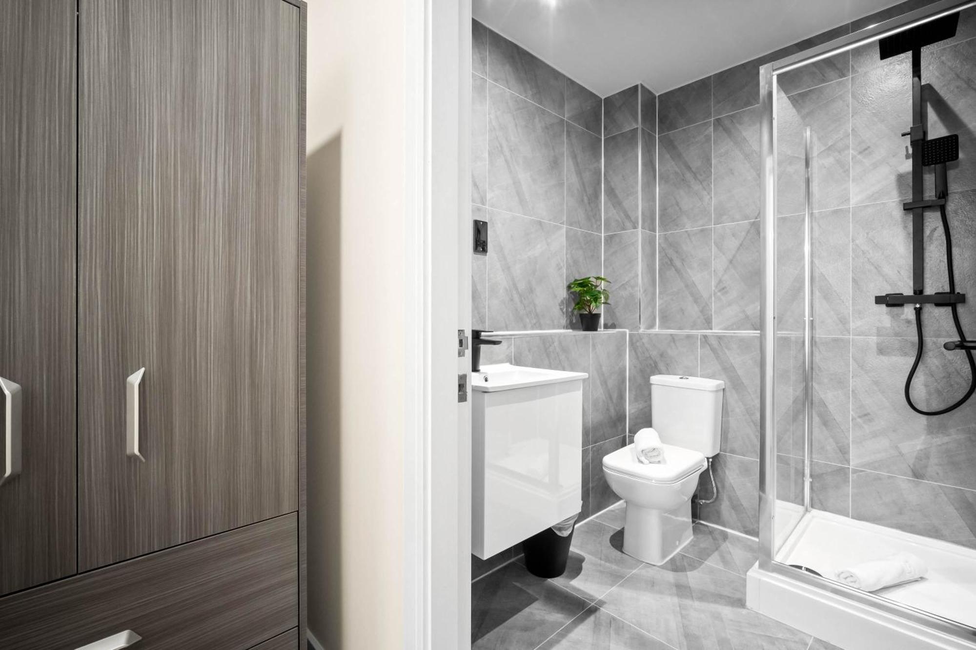 Apartment Luxury Two Bedroom - Centre - New Executive Development - Rated - Jq 6ah