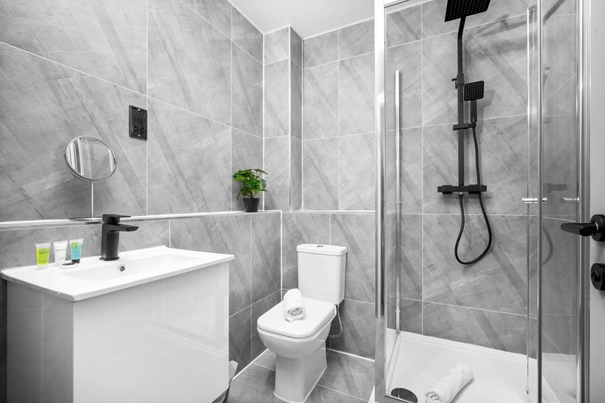 Luxury Two Bedroom - Centre - New Executive Development - Rated - Jq 6ah Apartment *