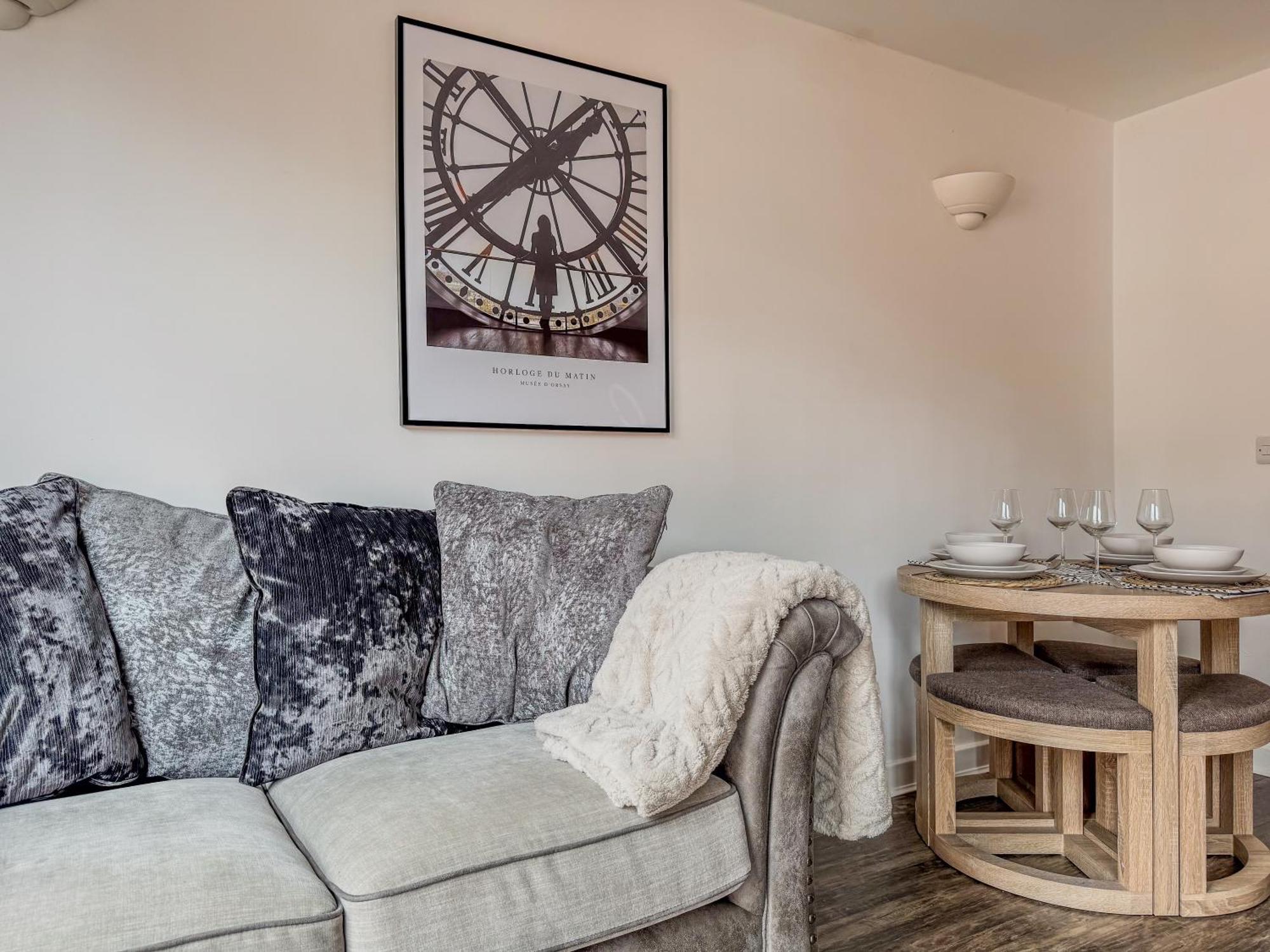 J Quarter 1br - Free Parking - One Apartment