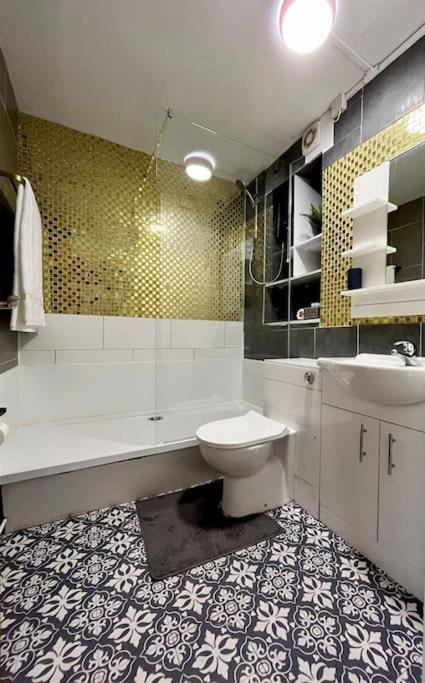 Fabulous 1bed With Balcony In * Birmingham