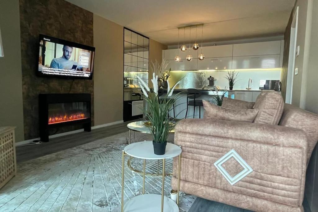 Simply Stunning Jacuzzi Panoramic View Apartment Birmingham